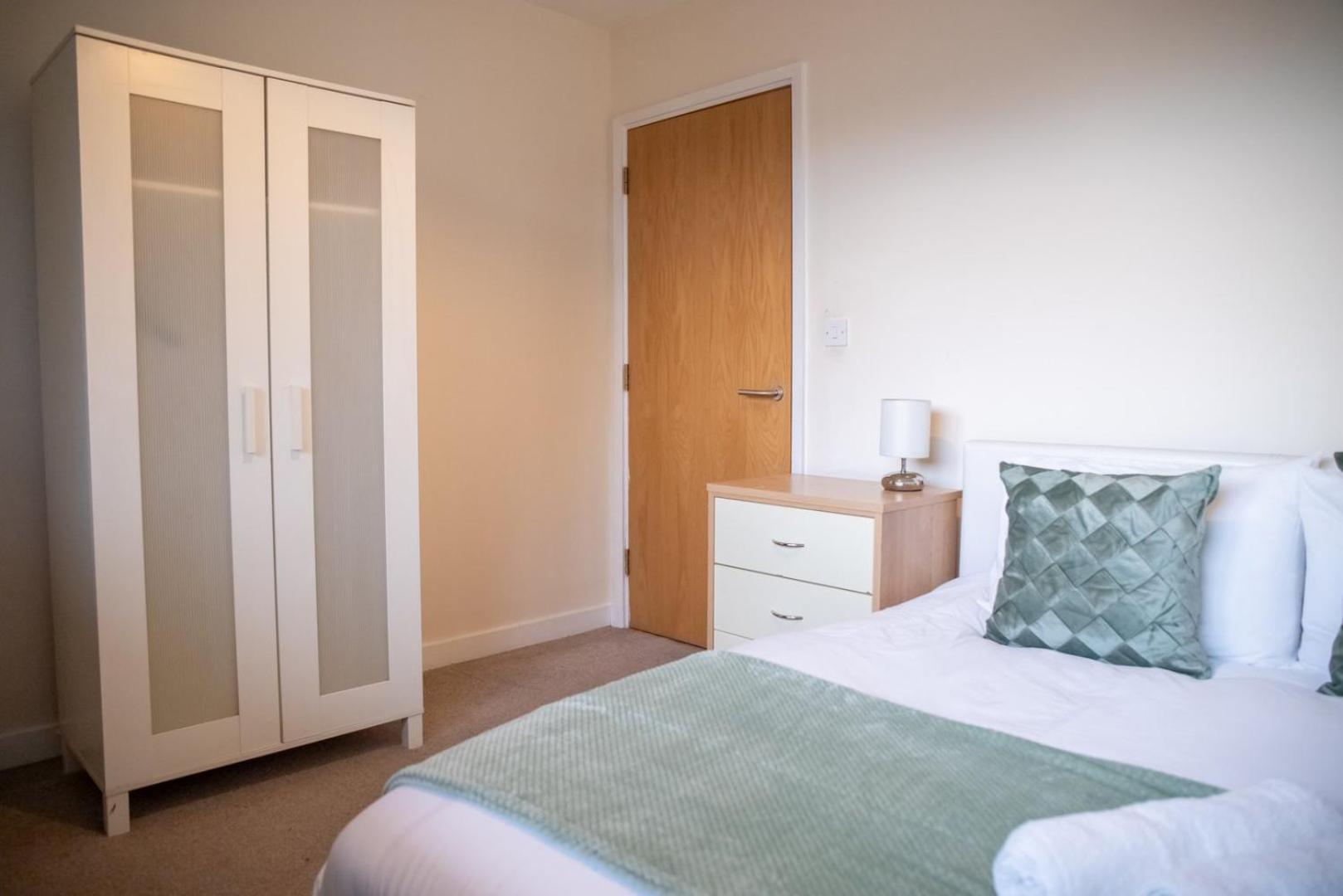 Leeds Vibrant 2 Bedroom Sleeps 4 Экстерьер фото